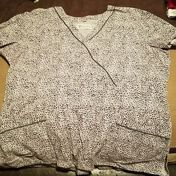 Scrub top - Picture 1 of 2